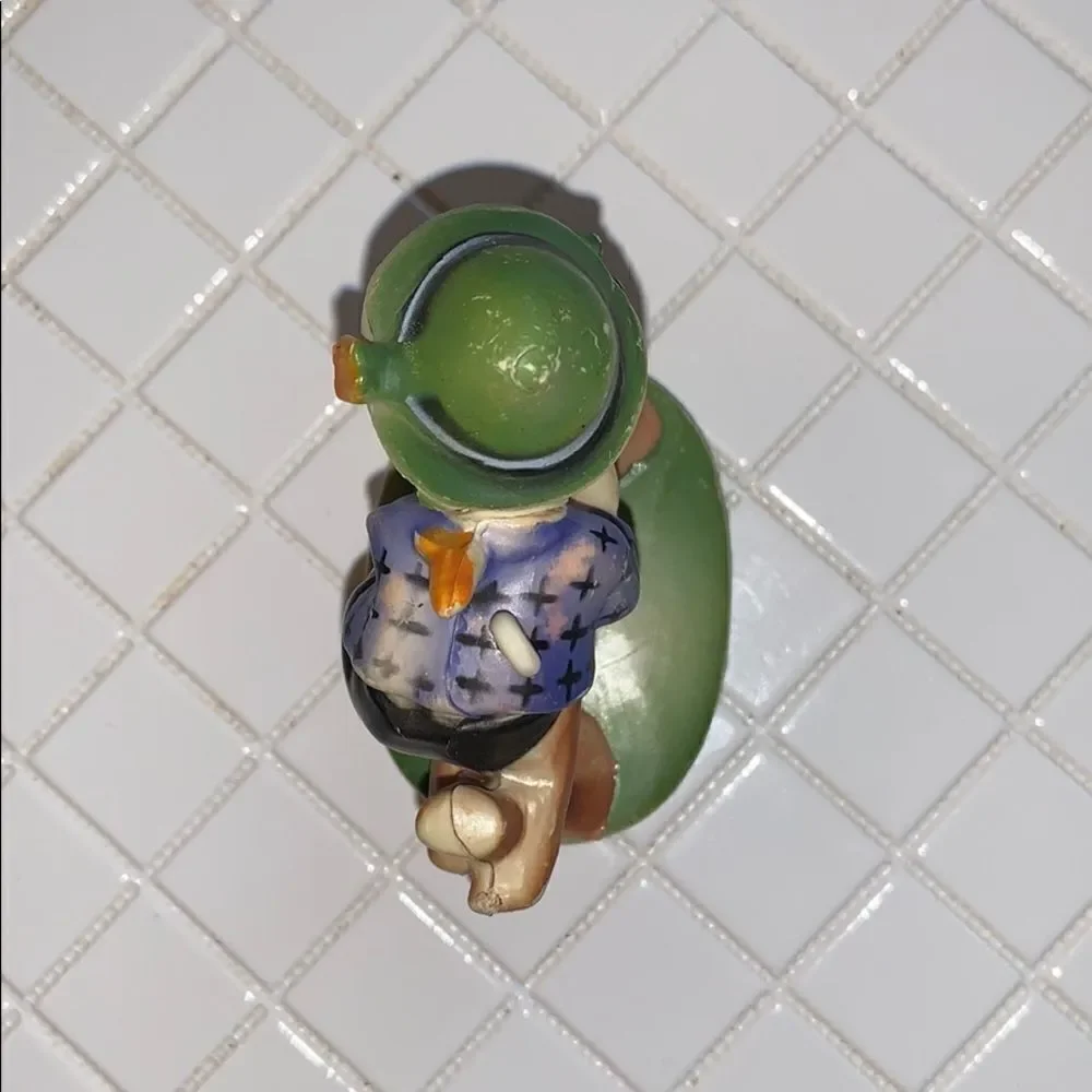 Vtg Hummel “look” boy with frog Christmas ornament - Picture 5 of 5